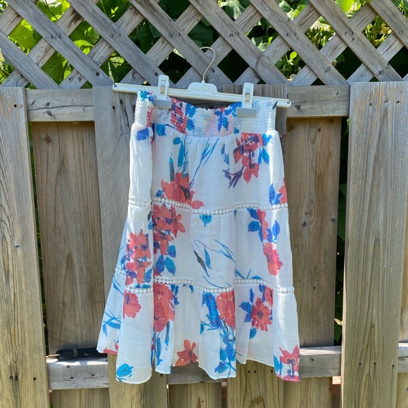 NWOT Ricki’s White Floral Skirt - Picture 1 of 2